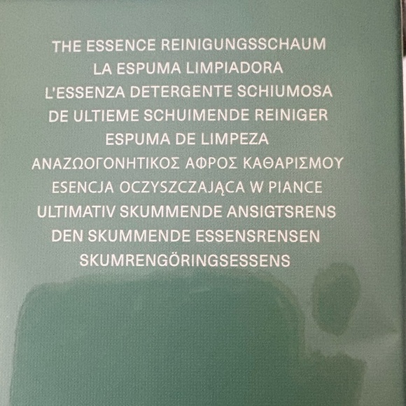 La Mer NIP Essence Foaming Cleanser - Picture 3 of 5